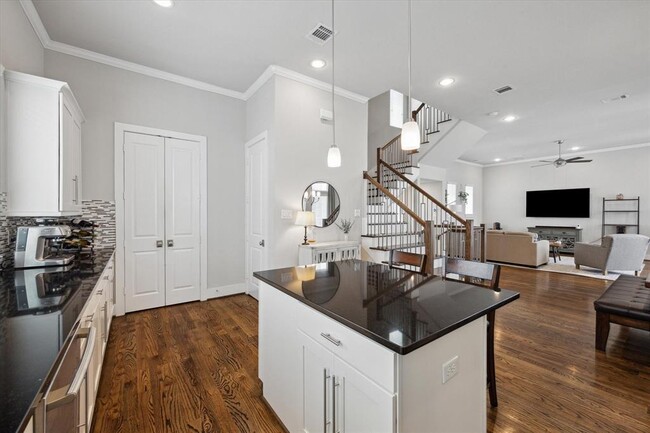 Building Photo - 5623 Kansas St