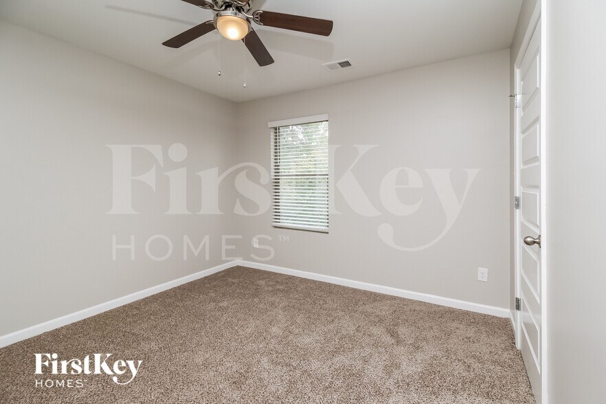 Building Photo - 2057 Massey Ln