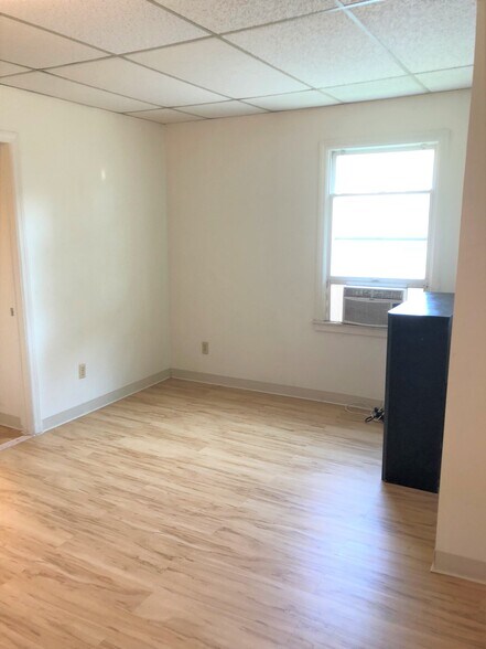 Building Photo - 2419 Beechwood Blvd