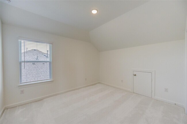 Building Photo - 25326 Loch Doon Dr