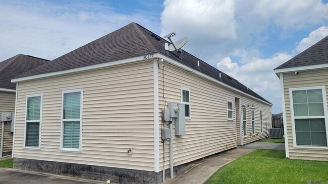 Building Photo - 40477 Sage Field Ct