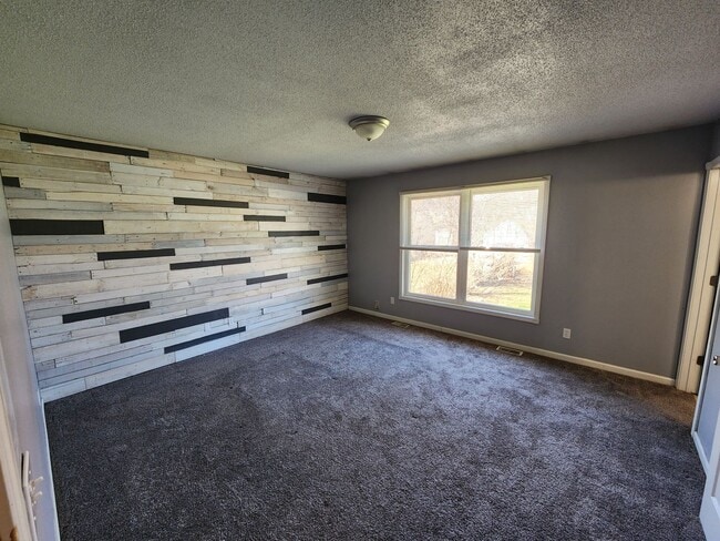 Building Photo - Beautiful 4 bed 2 bathroom house