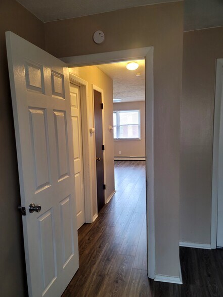 Building Photo - 105 College Park Ct