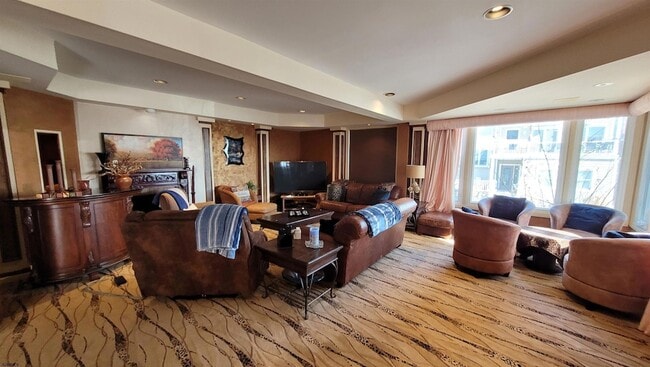 Building Photo - 104 S Avolyn Ave