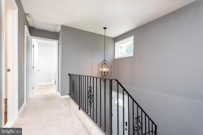 Building Photo - 8601 Cromwell Dr