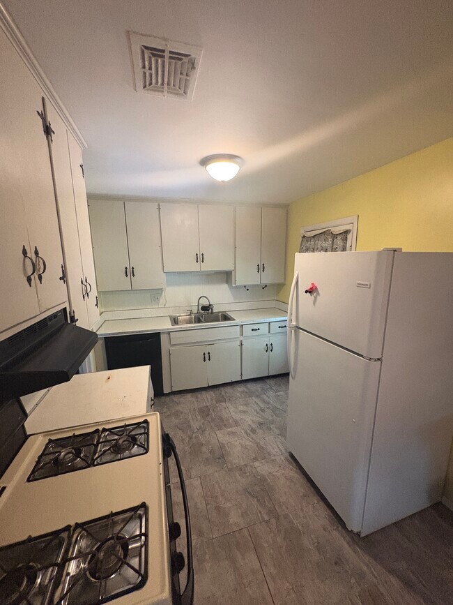 Building Photo - 227 E Vandiver Blvd