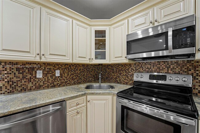 Building Photo - 12730 Ixora Rd