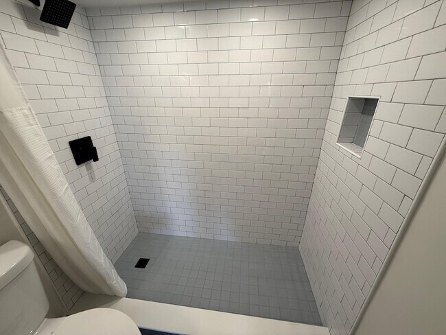 Building Photo - 1950 N Andrews Ave