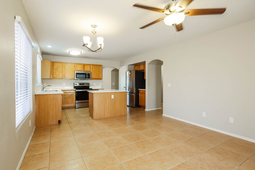 Building Photo - 12654 W Paradise Dr