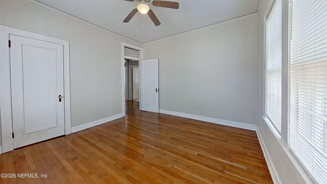 Building Photo - 917 Lasalle St