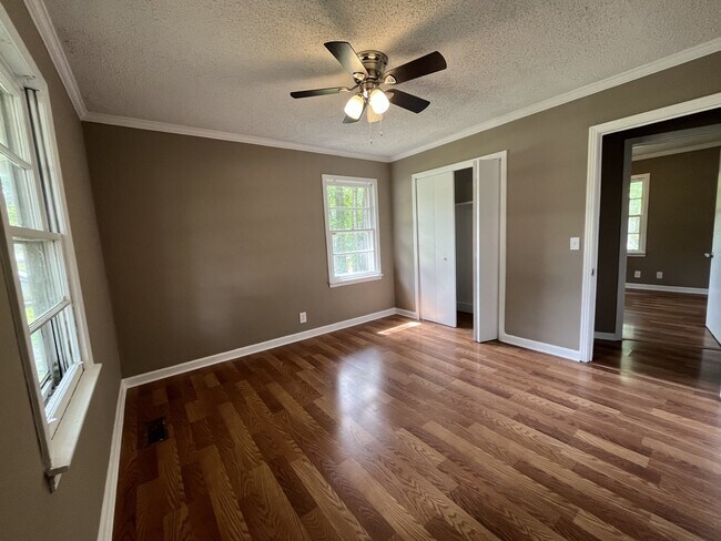 Building Photo - 438 Lennanwood Ave