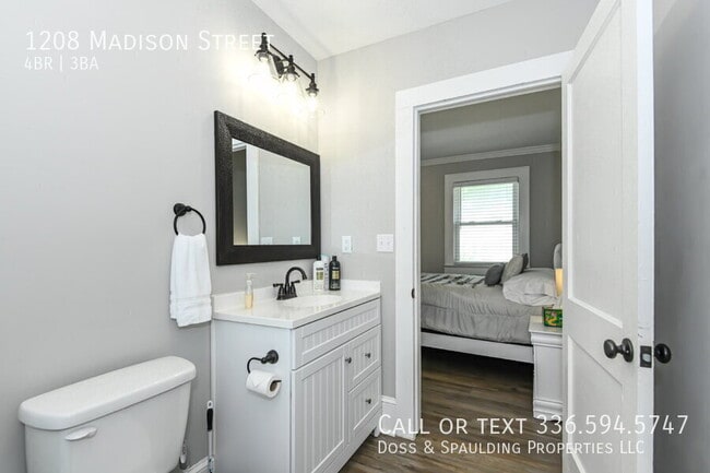Building Photo - 1208 Madison St