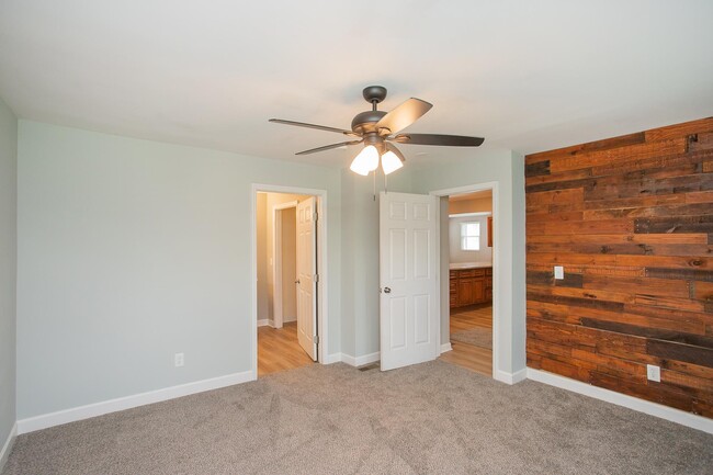 Building Photo - 1014 Douglas Ave