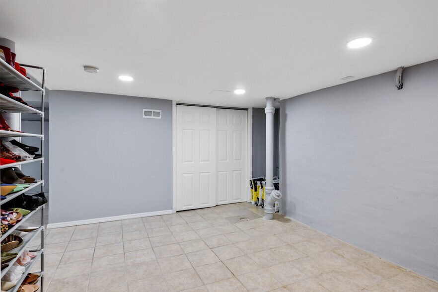 Bonus Room - 969 Braun Ter
