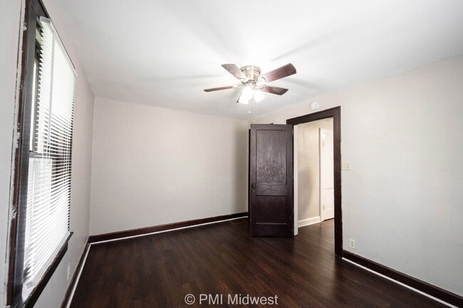 Building Photo - "Charming 1-Bedroom Duplex Retreat on East...