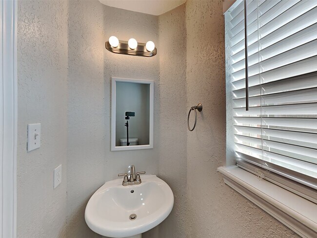 Building Photo - 17826 Camden Oaks Ln