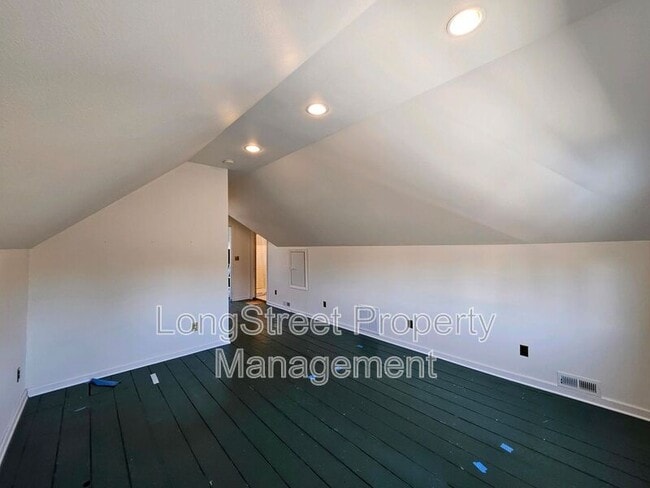 Building Photo - 224 N Russet St