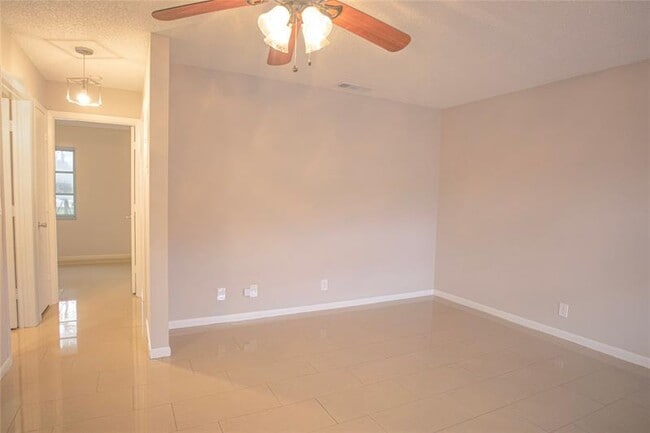 Building Photo - 416 Lakeside Dr
