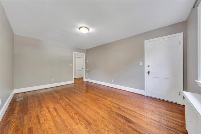 Building Photo - 1228 Wasena Ave SW
