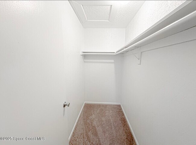 Building Photo - 2130 Forest Knoll Dr NE