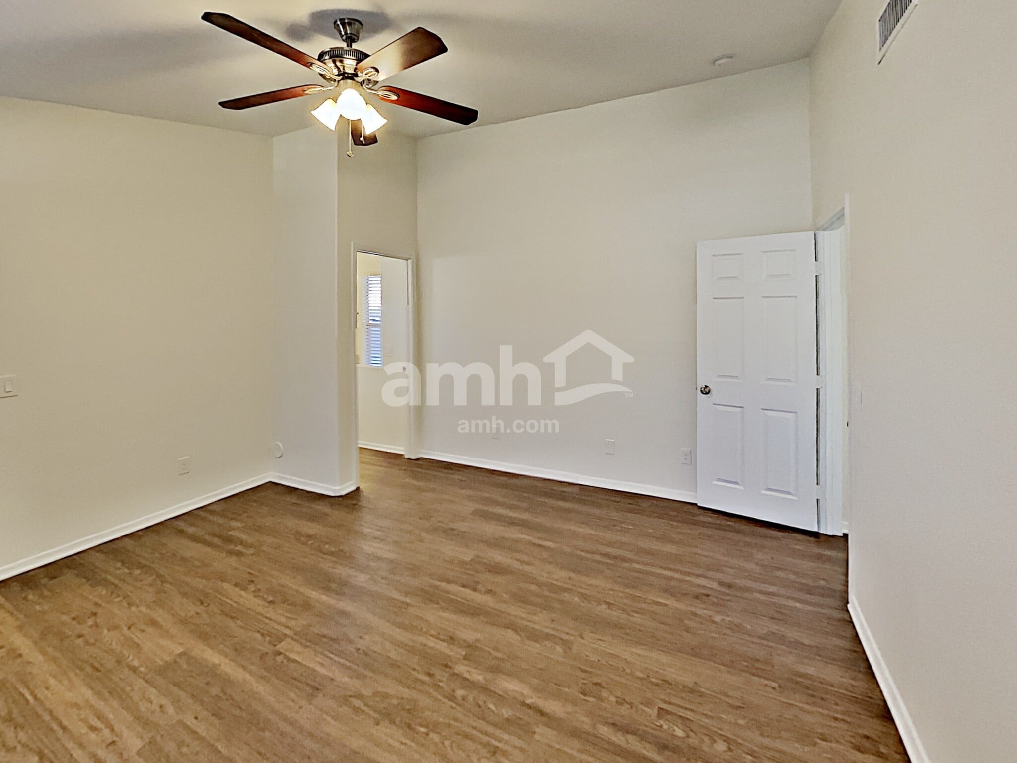 Building Photo - 2202 E Arabian Dr