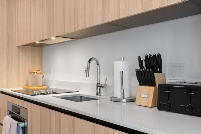 Building Photo - 225 N Miami Ave