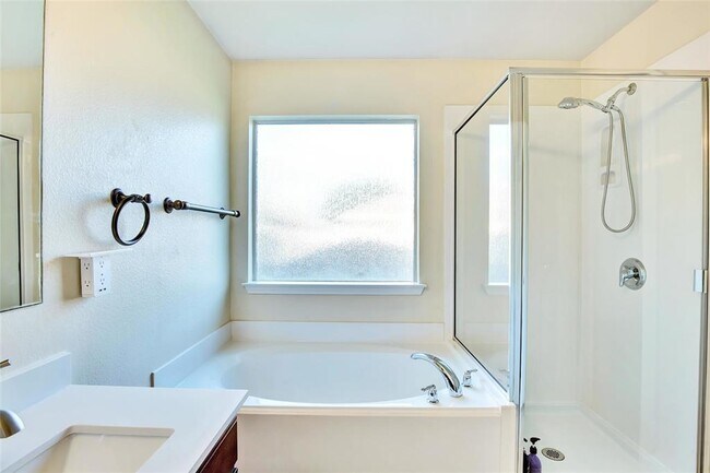 Building Photo - 356 Housefinch Loop