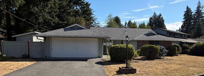 Building Photo - 4 Bed / 2.5 Bath Bellevue rambler $4,095/month