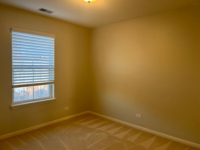 Building Photo - 1088 N Claremont Dr