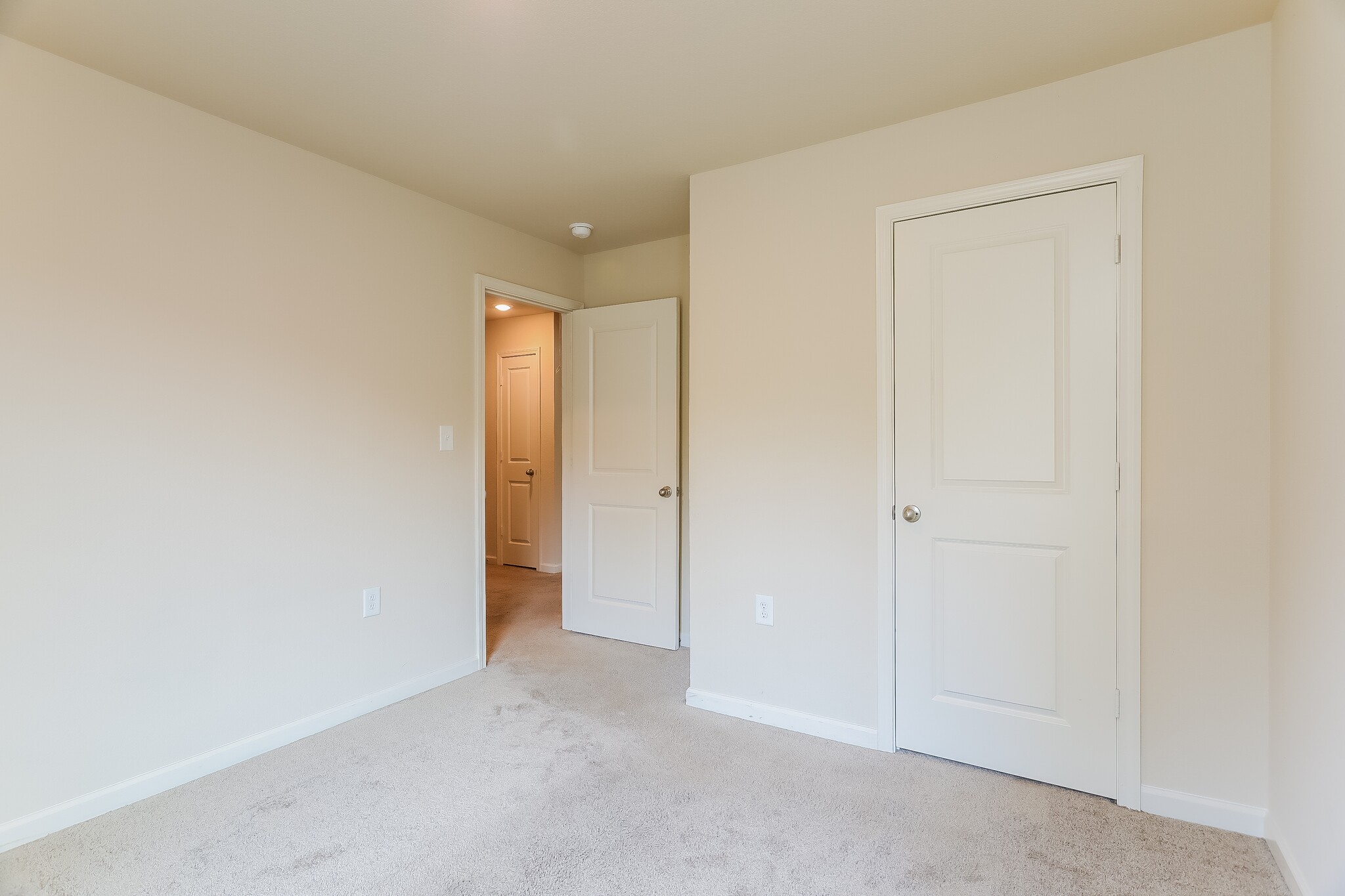 Building Photo - 275 Smith Glen Dr