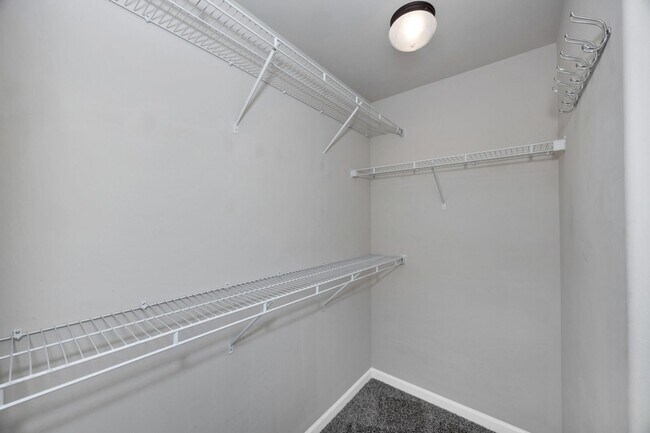 Building Photo - Fresh Paint & New Carpet! 4BR with Fenced Yard