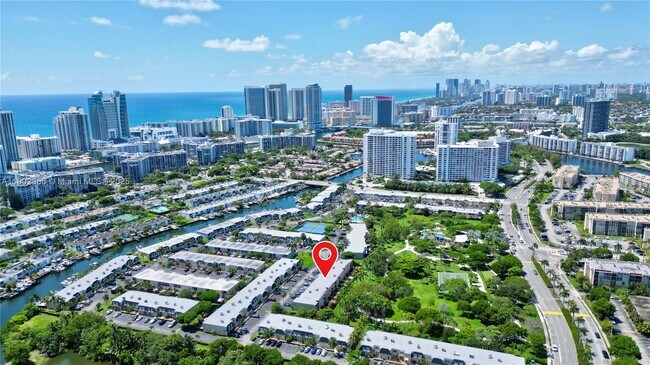 Building Photo - 933 NE 24th Ave