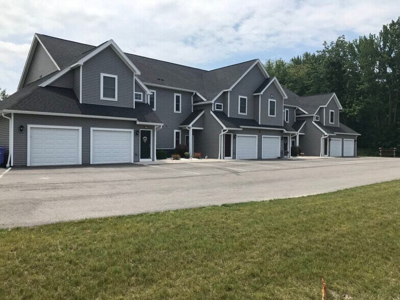Building Photo - 2074 Community Ln