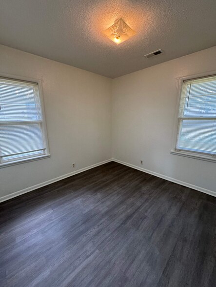 Building Photo - 209 Commercial St