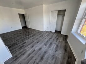 Building Photo - 48 1/2 3rd St