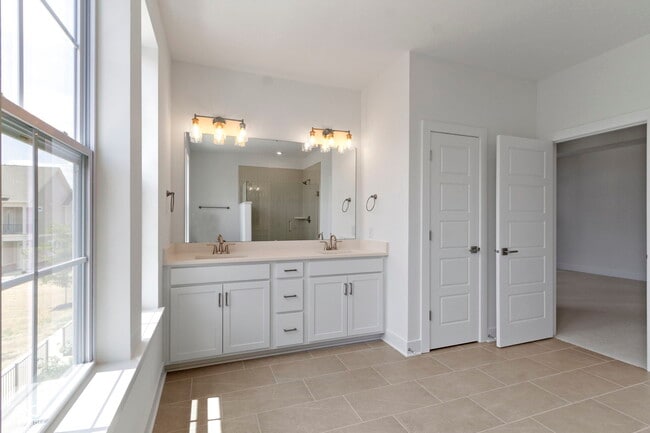 Building Photo - 549 Gilder Dr