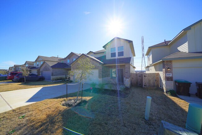 Building Photo - Like-New Home in Applewood Neighborhood. Realtor Commission: $600
