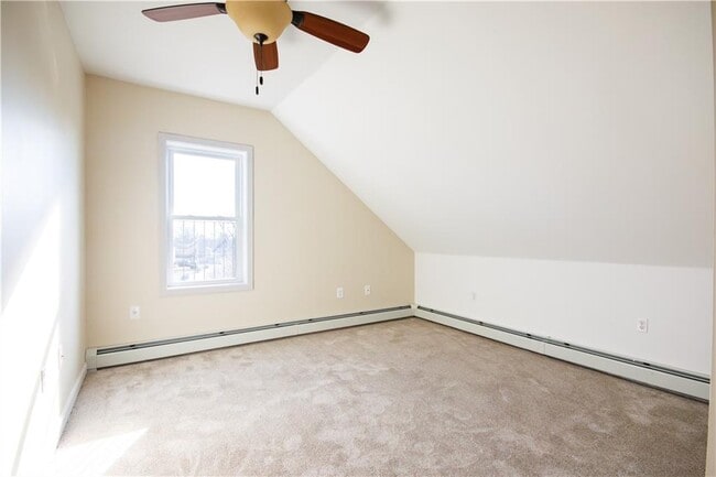 Building Photo - 40 E Barrows St