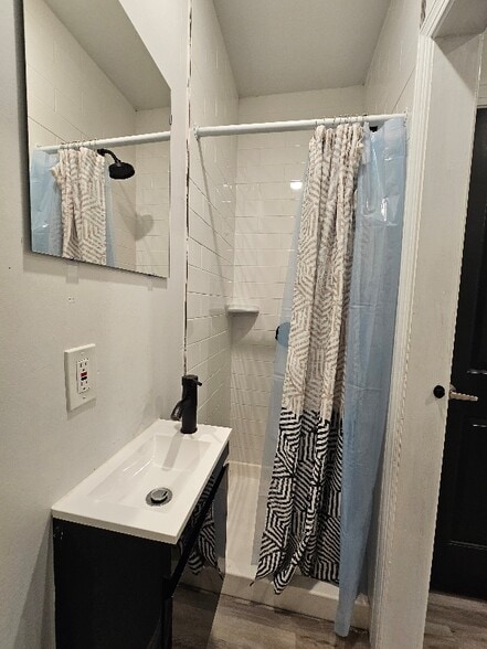 Building Photo - 6131 W Columbia Ave