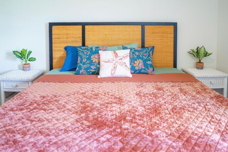 Building Photo - 1229 SW San Antonio Ave