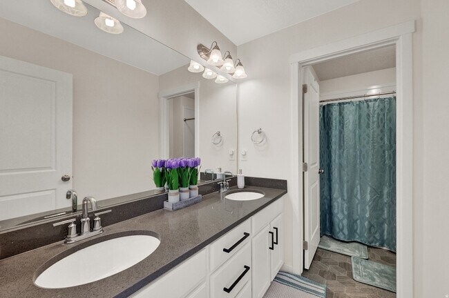 Building Photo - 4586 W Thorley Dr