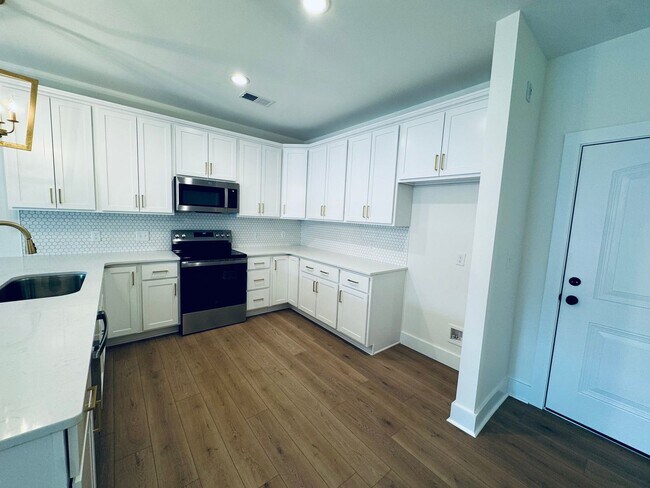 Building Photo - Brand New Luxury Condo - Top Floor