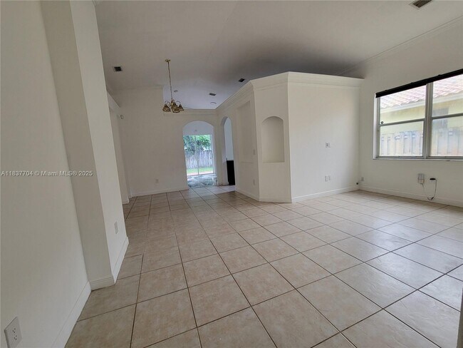 Building Photo - 4949 SW 134th Ave