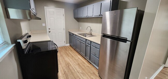 Building Photo - Single Family Home 3BR / 2.5BA