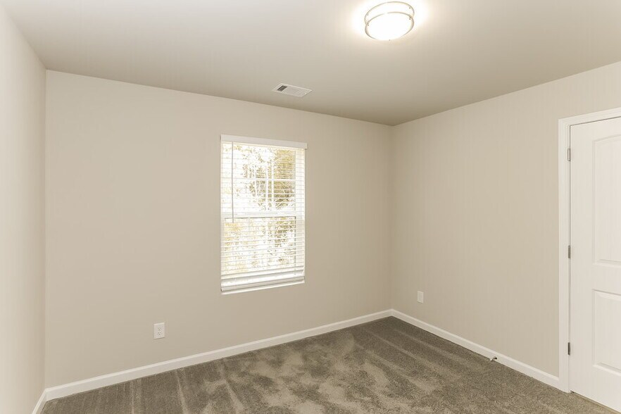 Building Photo - 118 Mineral Springs Ln