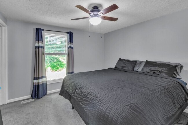 Building Photo - 15337 Edgehill Dr