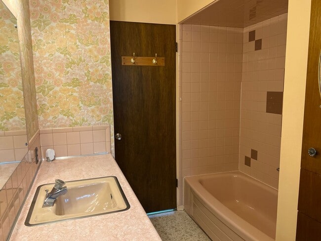 Building Photo - 3728 W Delbert Ave