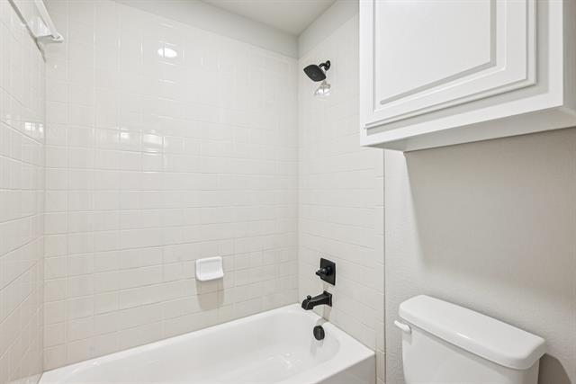 Building Photo - 6043 Oakmere Ln
