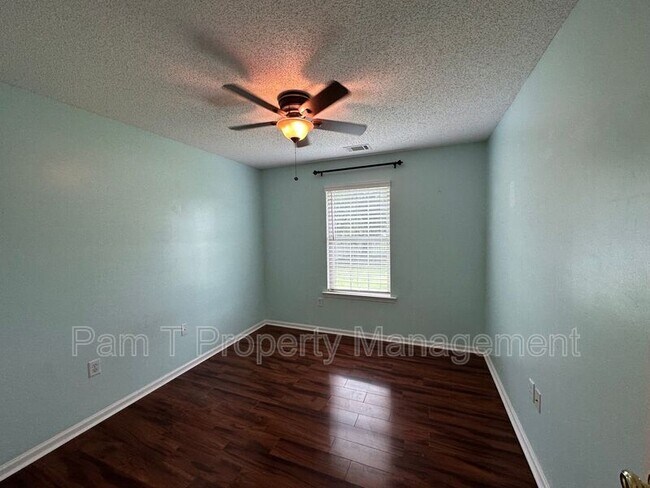Building Photo - 190 Salt Landing Cir