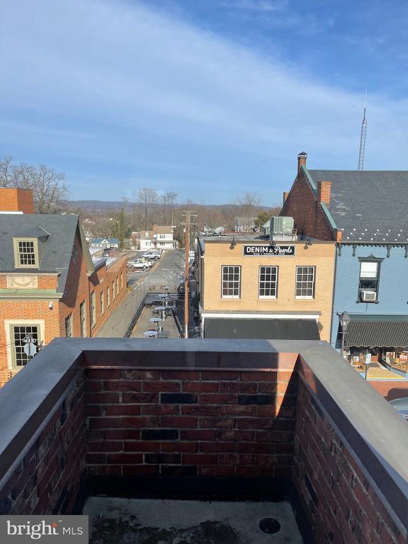 Building Photo - 28 Main St